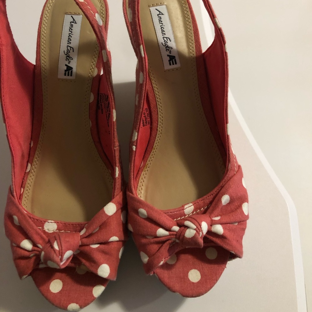 AmericanEagle 6.5 wedges polka dot salmon pink - Picture 2 of 5